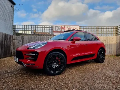 Used Porsche Macan Turbo 400 HP (294 kW) 2017 Red SUV