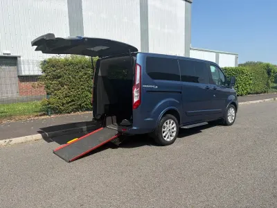 Used Ford Tourneo Titanium 130 HP (95 kW) 2021 Blue MPV