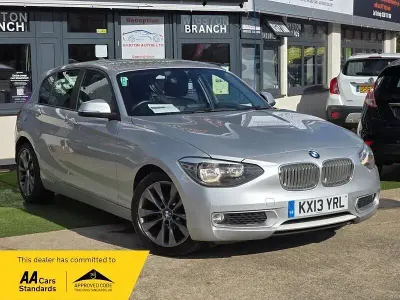 Usado BMW 114 Performance 102 CV (75 kW) 2013 Plateado Utilitario