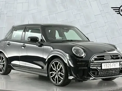 Używany Mini Cooper Hatch 113 kW (154 KM) 2025 Czarny Hatchback