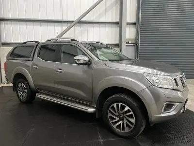 Used Nissan Navara Tekna 190 HP (139 kW) 2017 Grey Pickup