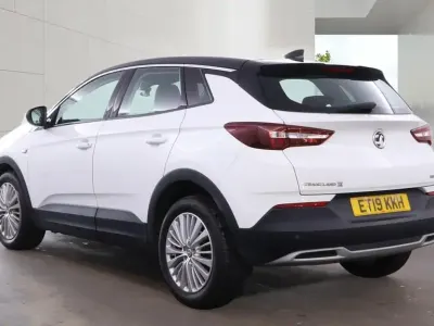Used Vauxhall Grandland X Sport 130 HP (95 kW) 2019 White SUV