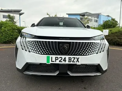Second-hand Peugeot e-3008 GT 152 kW (207 CP) 2024 Alb SUV