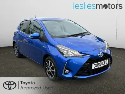 Used Toyota Yaris Hybrid 100 HP (73 kW) 2019 Blue Hatchback
