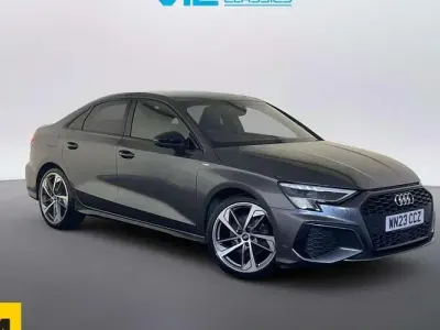 Begagnad Audi A3 Comfort 150 HK (110 kW) 2023 Grå Sedan