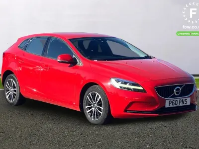 Begagnad Volvo V40 Momentum 122 HK (89 kW) 2018 Röd Halvkombi