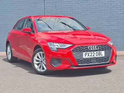 Usado Audi A3 110 CV (80 kW) 2022 Rojo Berlina