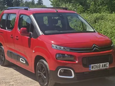 Usado Citroën Berlingo Flair 130 HP (95 kW) 2019 Vermelho Monovolume