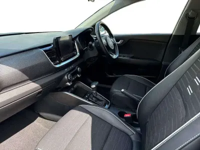 Usado Kia Stonic GT-Line 100 CV (73 kW) 2024 Gris SUV