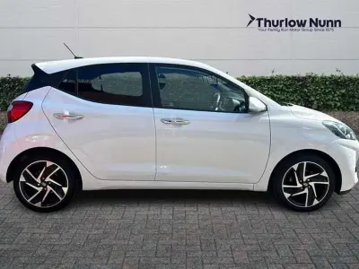 Used Hyundai i10 Premium 84 HP (61 kW) 2023 White Hatchback