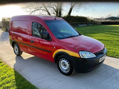 Used Vauxhall Combo 75 HP (55 kW) 2011 Red MPV
