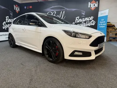 Used Ford Focus ST 250 HP (183 kW) 2016 White Hatchback