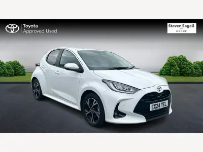 Used Toyota Yaris Hybrid Design 116 HP (85 kW) 2024 White Hatchback
