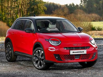 Nowe Fiat 600 La Prima 100 KM (73 kW) 2025 Czerwony SUV