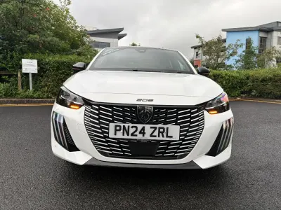 Used Peugeot 208 GT 99 HP (72 kW) 2024 White Hatchback