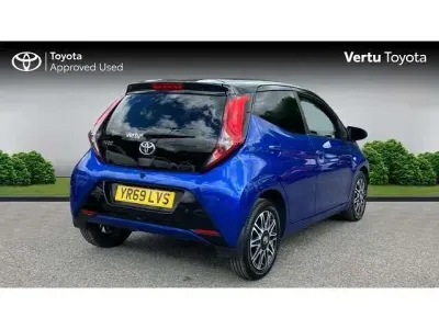 Gebraucht Toyota Aygo X-clusiv 72 PS (52 kW) 2019 Blau Kleinwagen