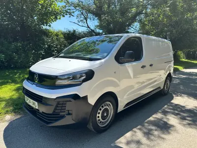 Used Vauxhall Vivaro 120 HP (88 kW) 2024 White MPV