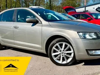 Begagnad Skoda Octavia Elegance 150 HK (110 kW) 2015 Beige Kombi