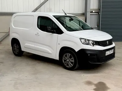 Used Peugeot Partner Premium 131 HP (96 kW) 2022 White MPV