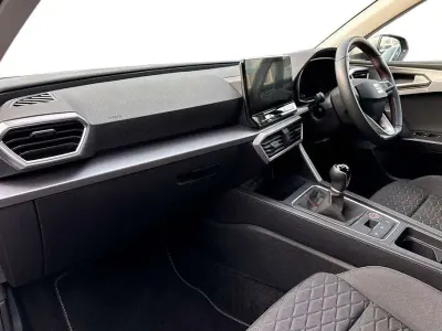 Begagnad Seat Leon FR 147 HK (108 kW) 2024 Svart Halvkombi