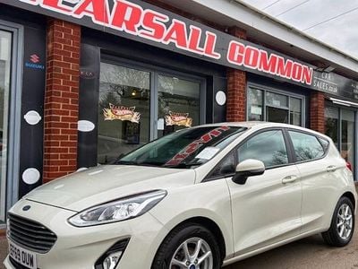 Używany Ford Fiesta Zetec 86 KM (63 kW) 2019 Biały Hatchback