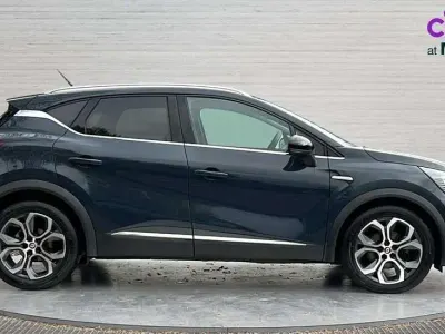 Używany Renault Captur SE 143 KM (105 kW) 2022 Niebieski SUV