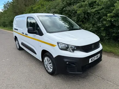 Used Peugeot Partner 131 HP (96 kW) 2021 White MPV