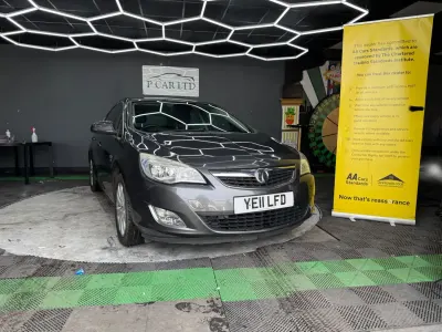 Second-hand Vauxhall Astra 2011 Gri Hatchback