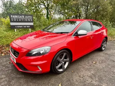 Used Volvo V40 R-Design 115 HP (84 kW) 2015 Red Hatchback