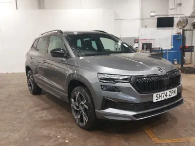 Gebraucht Skoda Karoq SportLine 150 PS (110 kW) 2024 Grau SUV