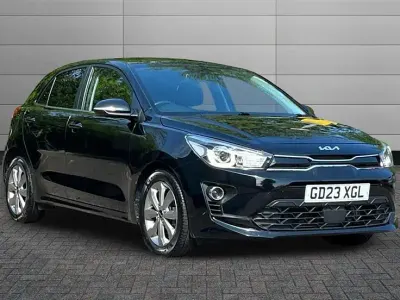 Begagnad Kia Rio 120 HK (88 kW) 2023 Svart Halvkombi