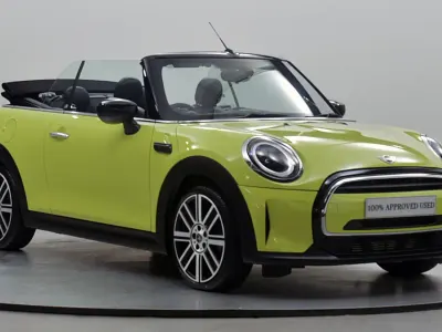 Used Mini Cooper Exclusive 134 HP (98 kW) 2023 Yellow Hatchback