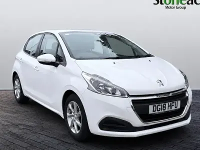 Used Peugeot 208 Active 82 HP (60 kW) 2017 White Hatchback