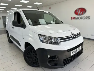 Used Citroën Berlingo Start 100 HP (73 kW) 2019 White MPV
