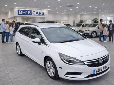 Used Vauxhall Astra Design Edition 2018 White Estate