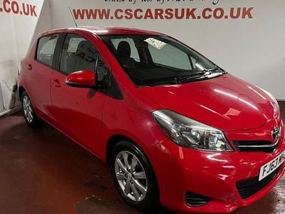 Used Toyota Yaris Multidrive S 101 HP (74 kW) 2013 Red Hatchback