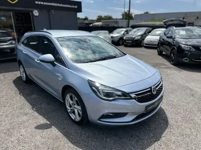 Used Vauxhall Astra SRi 136 HP (100 kW) 2017 Silver Estate