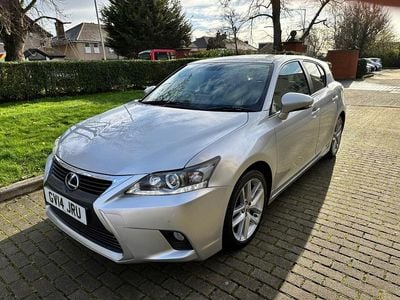 Lexus CT200h