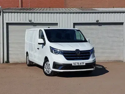 Novo Renault Trafic 2025 Branco Monovolume