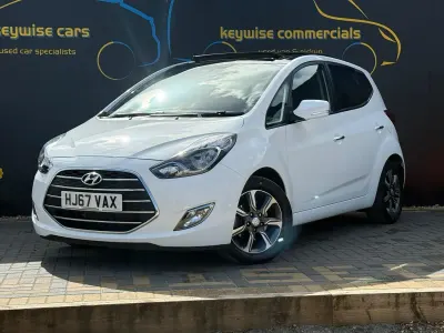 Used Hyundai ix20 Premium 125 HP (91 kW) 2017 White Hatchback