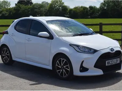 Used Toyota Yaris Design 116 HP (85 kW) 2023 White Hatchback