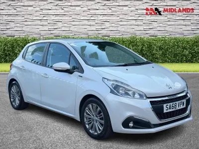Used Peugeot 208 Signature Sky 82 HP (60 kW) 2018 White Hatchback