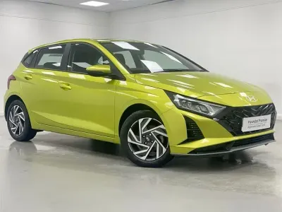 Käytetty Hyundai i20 Advanced 90 HP (66 kW) 2024 Keltainen Viistoperä
