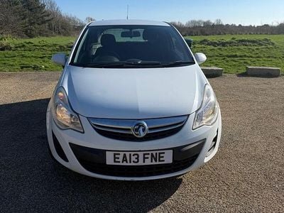 Used Vauxhall Corsa 95 HP (69 kW) 2013 White Hatchback