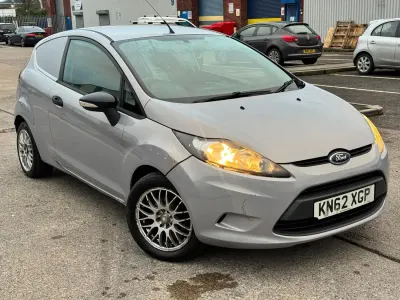 Używany Ford Fiesta 70 KM (51 kW) 2012 Srebrny Hatchback
