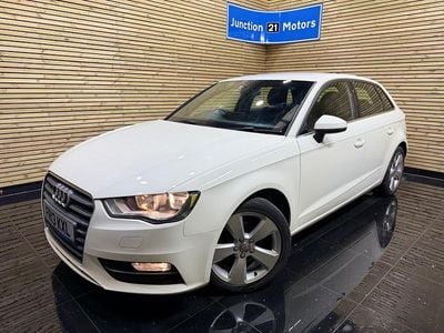 Used Audi A3 Sportback Sport 105 HP (77 kW) 2013 White Hatchback