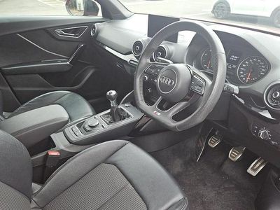 Begagnad Audi Q2 Black Edition 150 HK (110 kW) 2020 Röd SUV