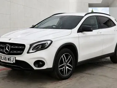 Usado Mercedes GLA180 Urban 122 HP (89 kW) 2020 SUV