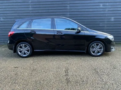 Usado Mercedes B200 Exclusive 156 HP (114 kW) 2018 Preto Monovolume