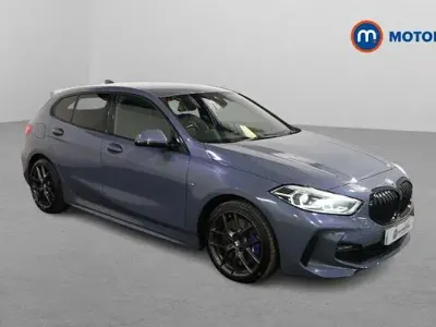 Begagnad BMW 118 M Sport 150 HK (110 kW) 2021 Grå Halvkombi